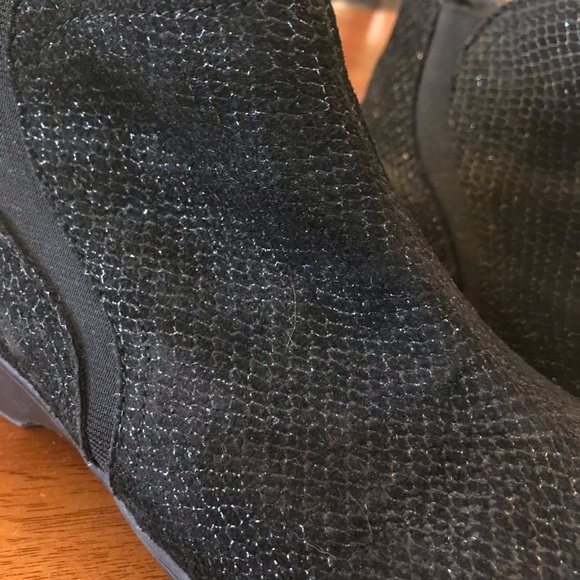 Sketchers Comfy Black Booties - Picture 6 of 7